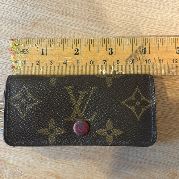LOUIS VUITTON monogram Keychain w/card holder. Authentic markings. - Picture 7 of 9